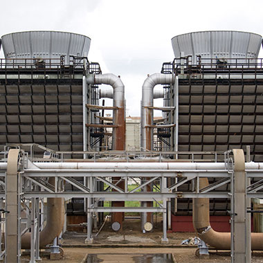 Turnurile de răcire de la această fabrică de producţie alimentară monitorizează duritatea pentru a optimiza apa de alimentare.
